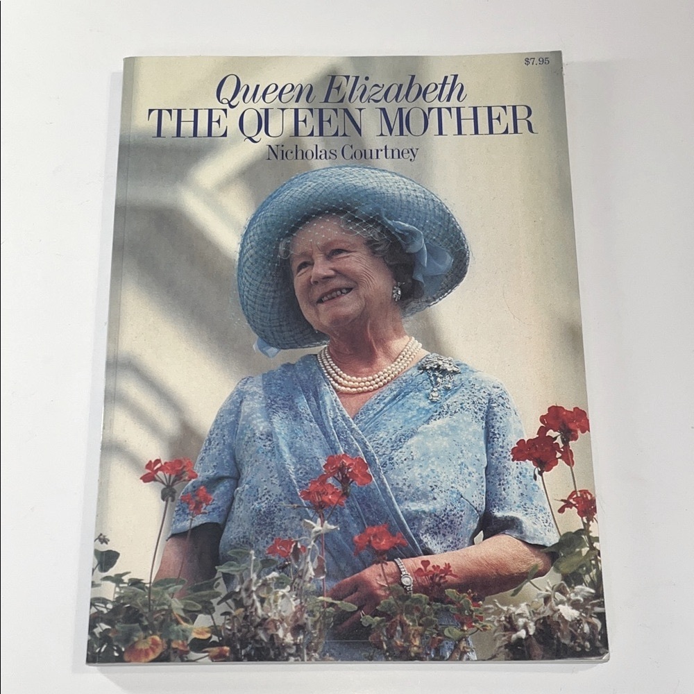 Queen Elizabeth The Queen Mother Book Vintage 1984 Nicholas Courtney Royals